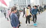 建筑工程系分團委開展“保護環(huán)境，你我同行”志愿者活動